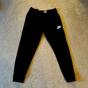 Girls Nike sweatpants, standard fit